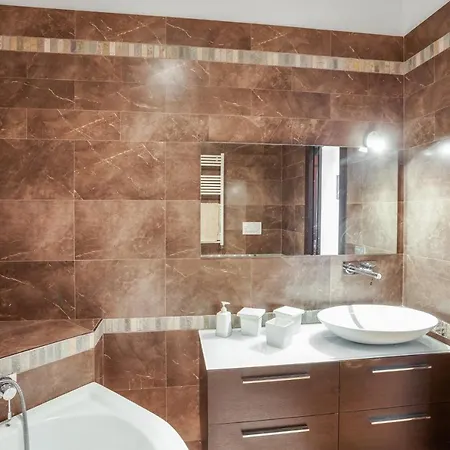 *movies & Books* Stylish House With Jacuzzi * Μπάρι